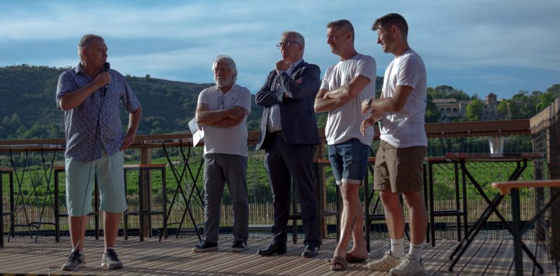 photo d''un groupe d'homme